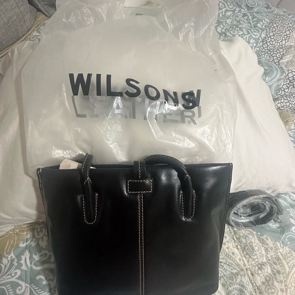 Wilsons Leather purse NWT - Picture 2 of 2